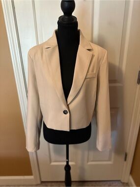 Cropped Beige Women's Blazer - Tailored Single-Button Jacket
